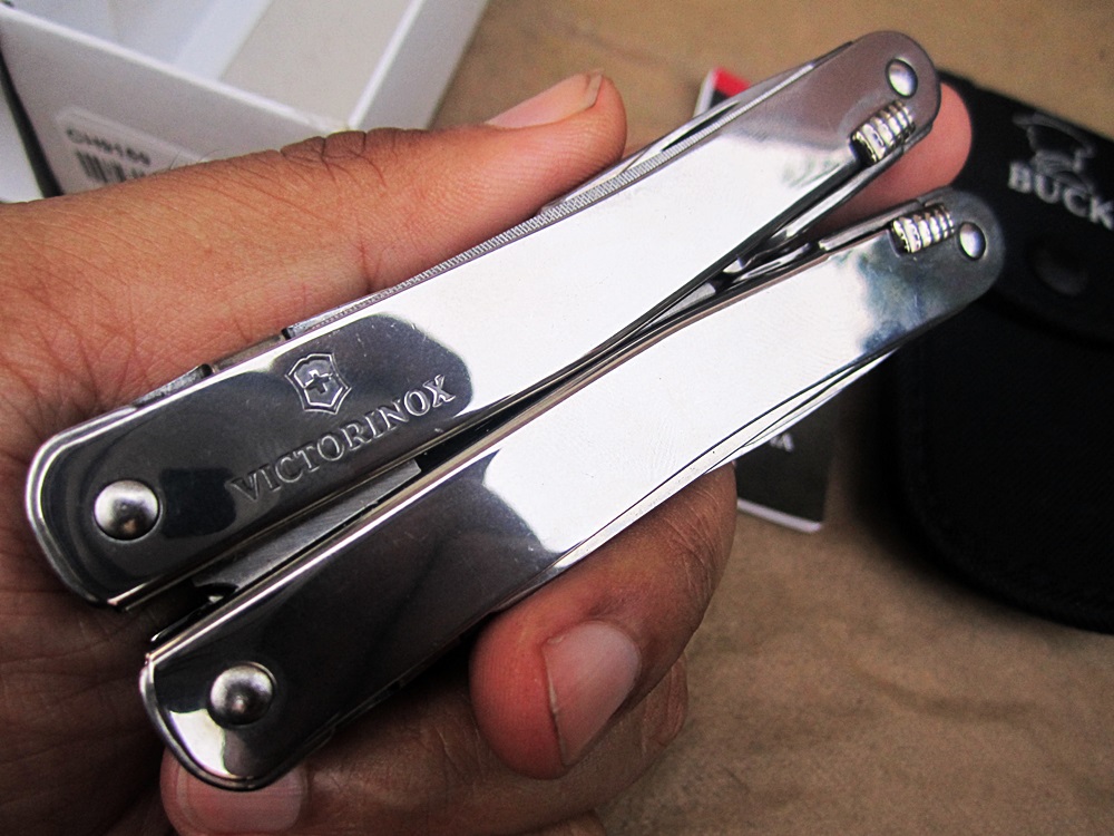 คีมVictorinox Swiss Army Knife Swisstool Spirit, With Leather Pouch 56800