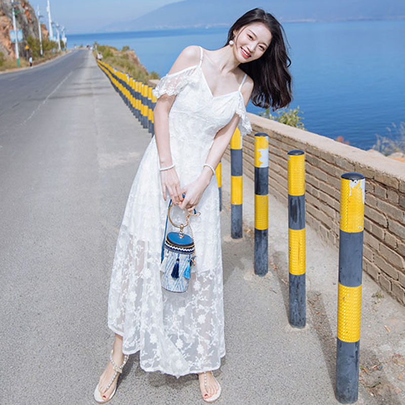 ชุดเที่ยวทะเลสีขาว เดรสยาวลูกไม้ สายเดี่ยวคล้องไหล่ปิดต้นแขน กระโปรงยาว แนวเรียบ สวยเก๋ ใส่เที่ยวทะเลสวยมากๆๆ