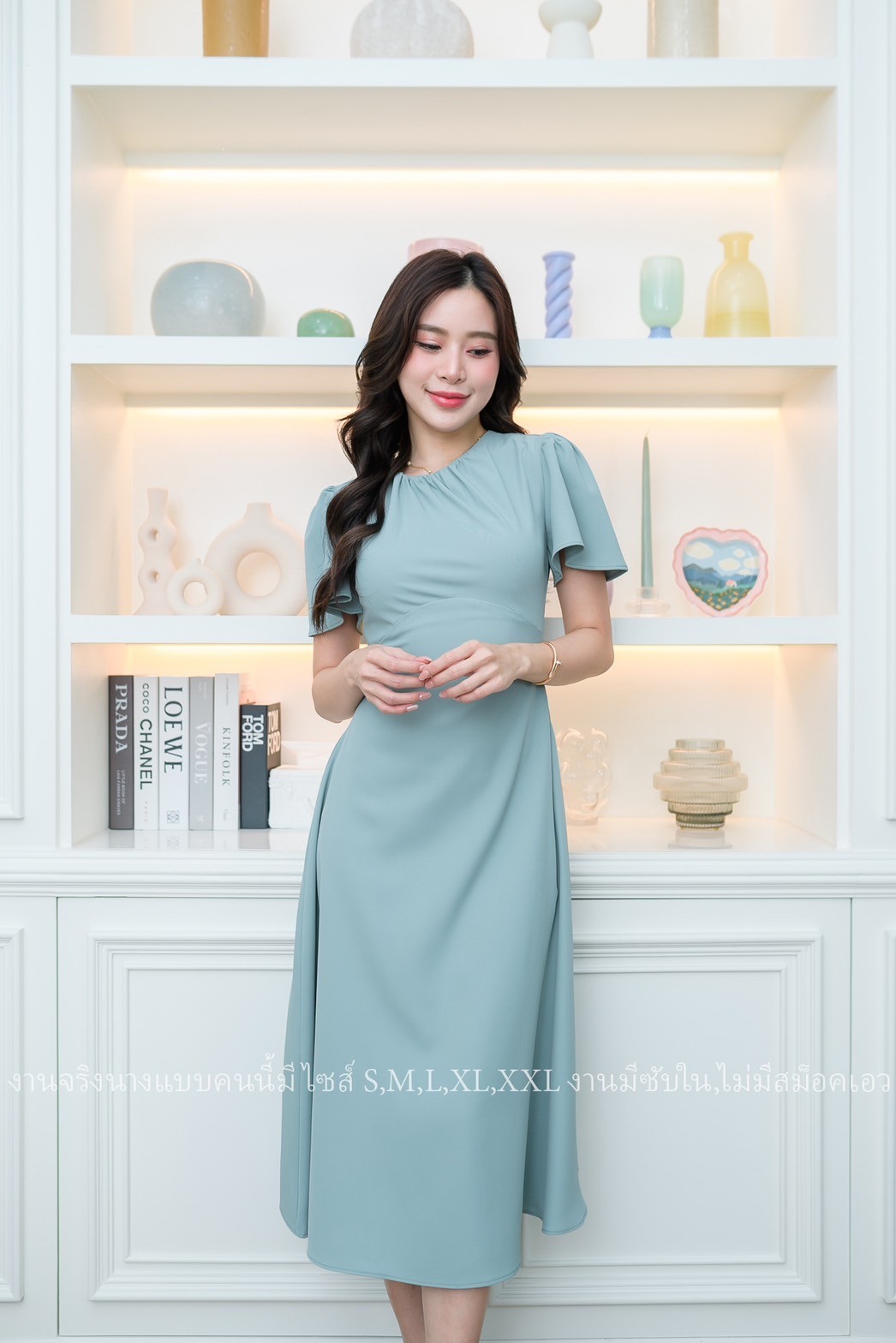 ชุดออกงาน/ชุดไปงานแต่งสีเขียวมิ้น/สีเขียวพาสเทล เดรสสั้นคอกลม แขนสั้นระบาย กระโปรงคลุมเข่า แนวเรียบหรู สวยดูดี ใส่ได้ทั้งงานกลางวัน/งานกลางคืน