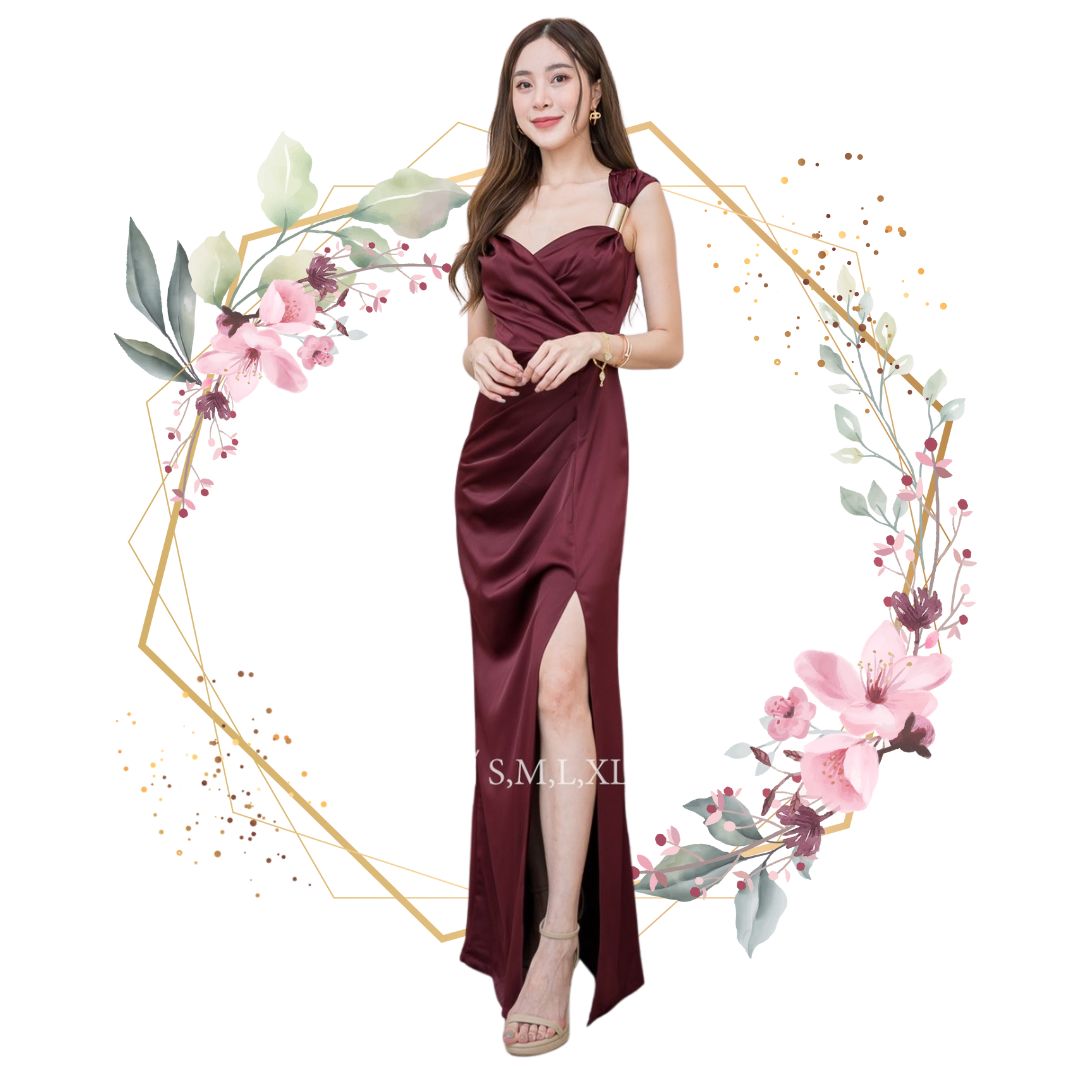 ชุดราตรียาวสีแดงไวน์ ไหล่แต่งเหล็ก แขนกุด แนวเรียบหรู สวยดูแพง ใส่ออกงานราตรี งานแต่งงานกลางคืนธีมสีแดง
