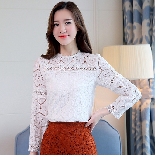 เสื้อผู้หญิงสีขาว แขนยาว ผ้าลูกไม้ เข้ารูป เนื้อผ้านิ่มใส่สบาย