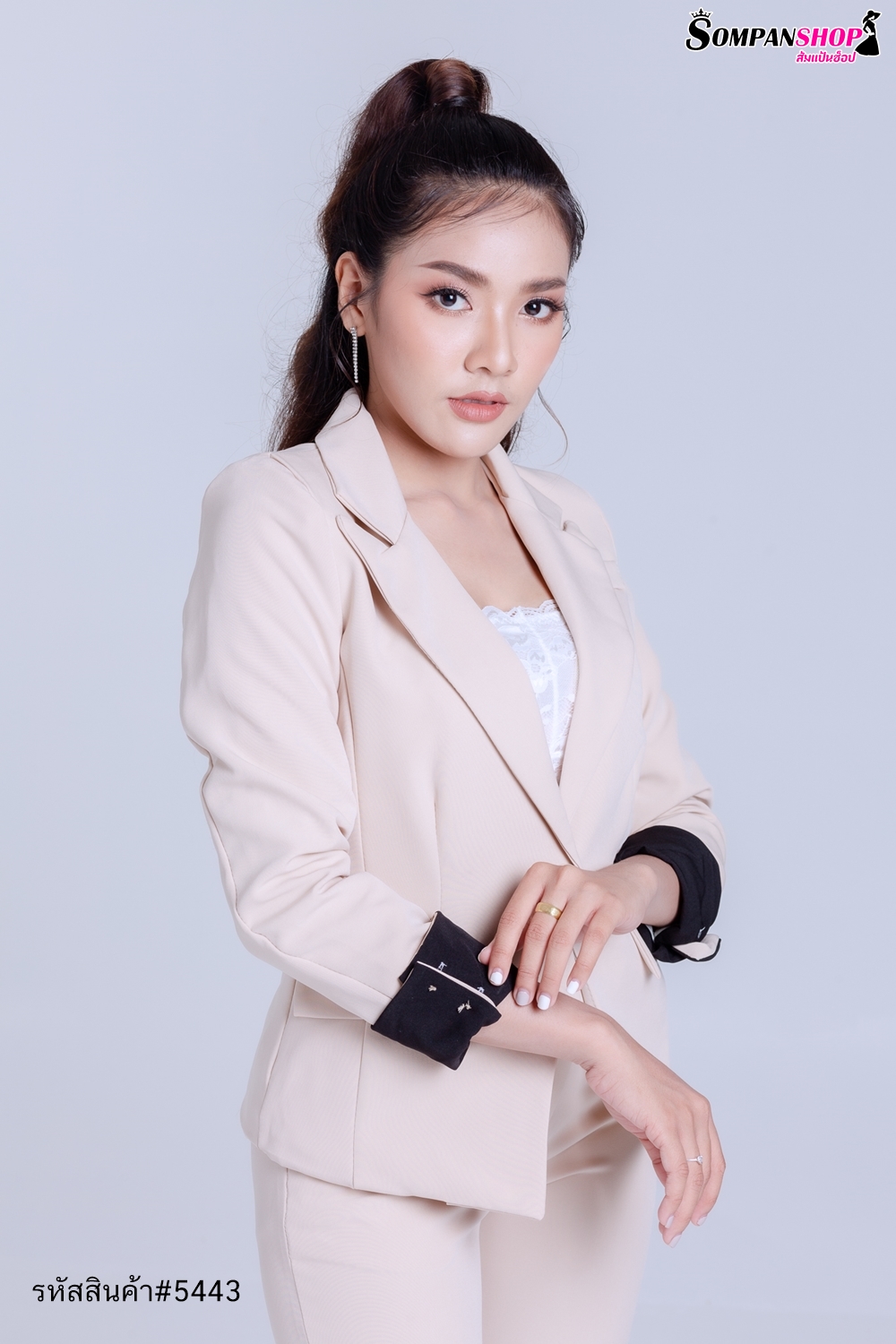 ชุดสูทผู้หญิงสีครีมเบจ เซ็ท2ชิ้น เสื้อสูท+กางเกงขายาวทรงกระบอกเล็ก