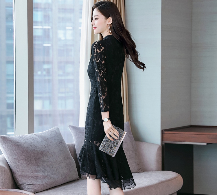 ชุดเดรสสั้นลูกไม้สีดำ เข้ารูปกระโปรงหางปลาหน้าสั้น-หลังยาว