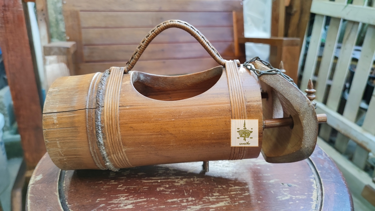 กระเช้าไม้ไผ่ใส่ขวดไวน์