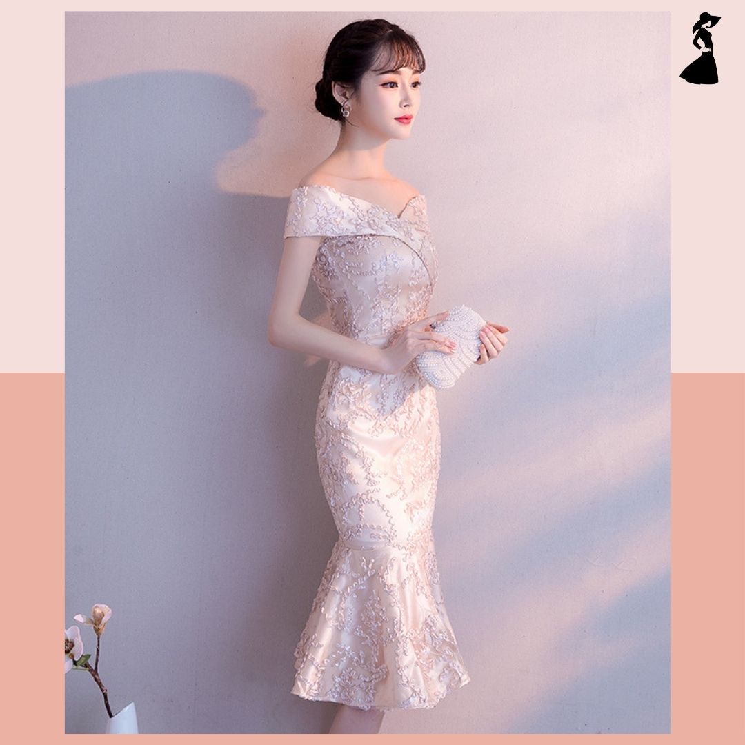 ชุดราตรี ชุดออกงาน ชุดไปงานแต่งงานสีครีมเบจ เดรสสั้นเปิดไหล่กระโปรงเข้ารูปทรงหางปลา แนวเรียบหรู สวยหรูดูแพง