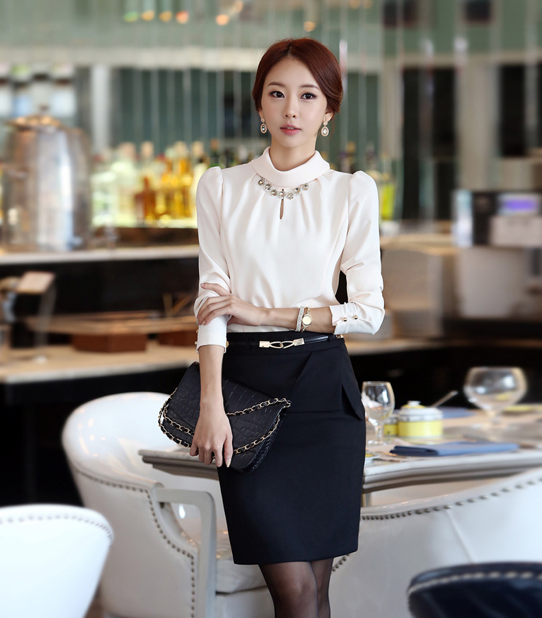 กระโปรงสั้นสีดำ ทรงเอเข้ารูป