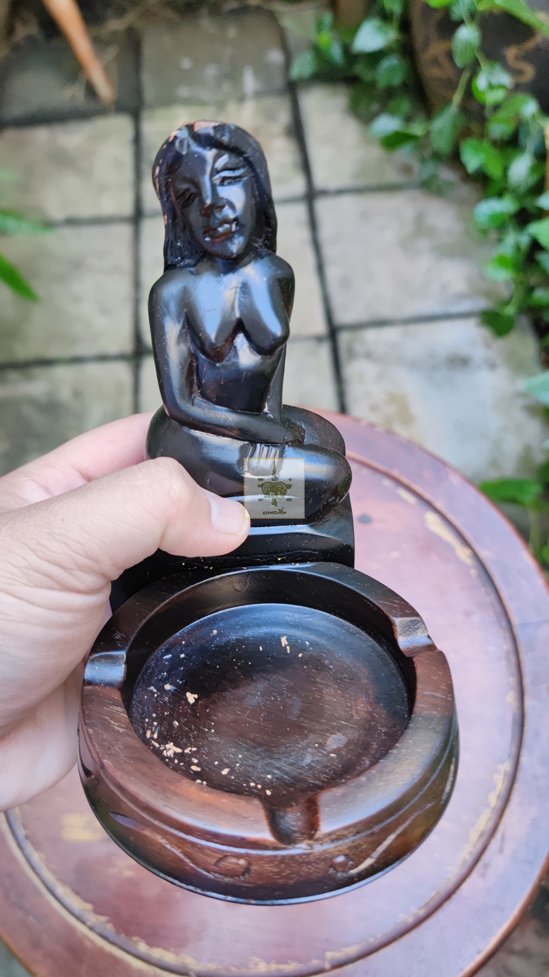 ที่เขี่ยบุหรี่ไม้แกะสลัก