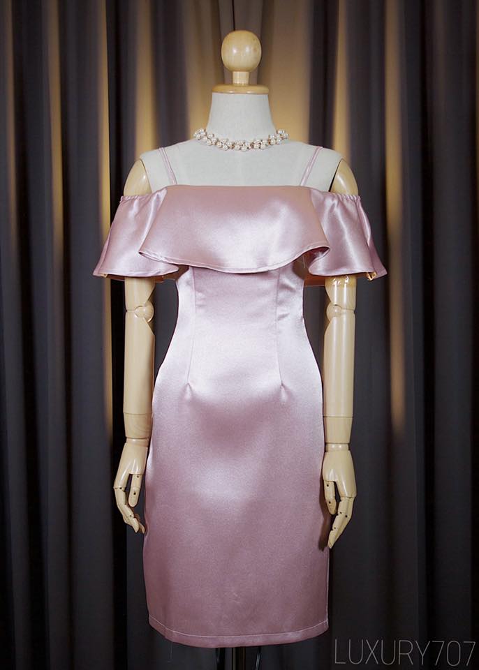 ชุดราตรี ชุดออกงาน ชุดไปงานแต่งงานสีชมพูพิ้งโกลด์ สายเดี่ยว แต่งระบายปิดต้นแขน ชุดทรงเข้ารูป แนวเรียบหรู สวยหรูดูแพง แอบเซ็กซี ชุดสวย รับประกันคุณภาพ