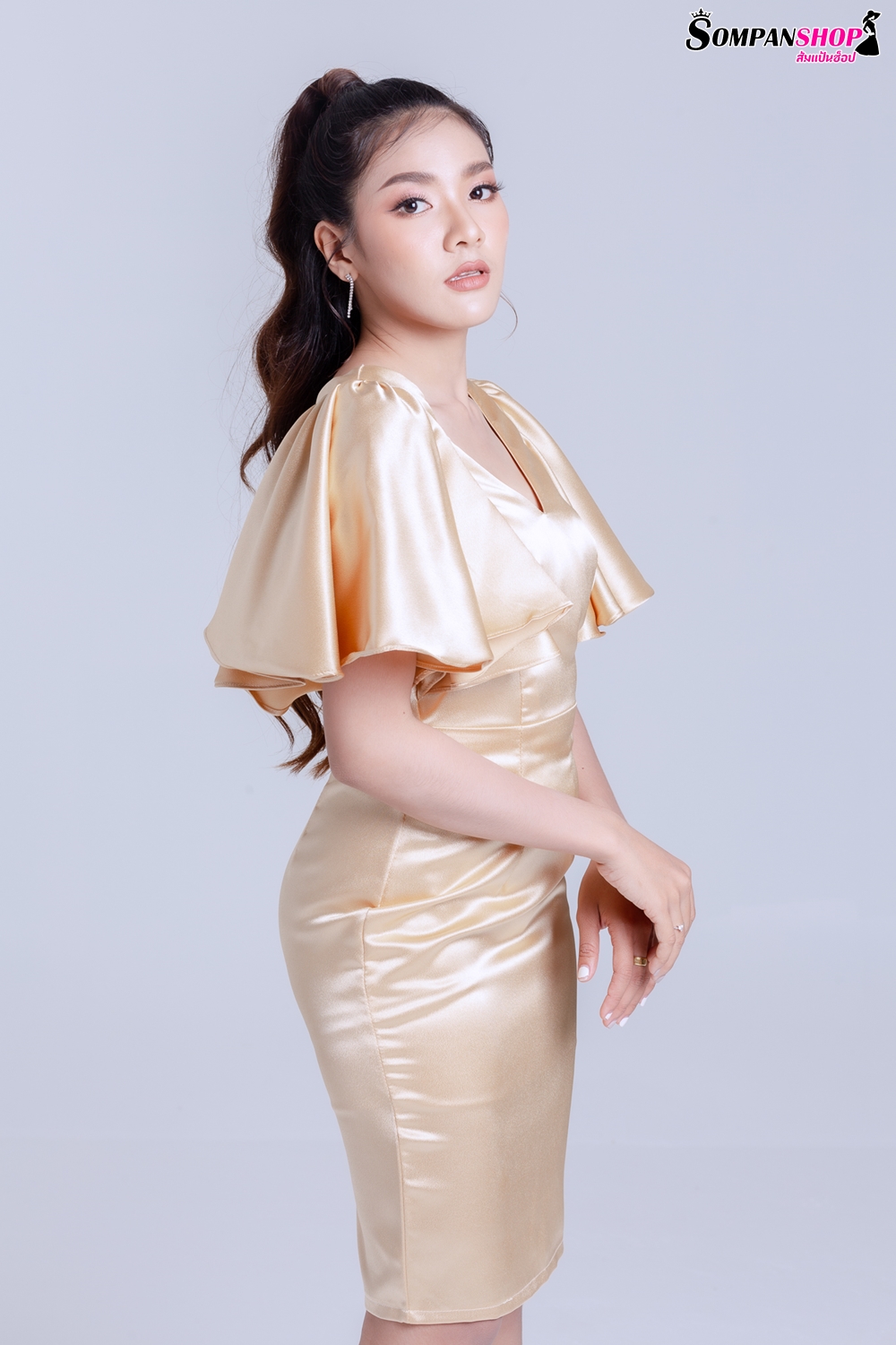 ชุดราตรี ชุดไปงานแต่งงาน ชุดเดรสออกงานสั้นสีทอง ทรงเอเข้ารูป แขนระบาย แนวเรียบหรู