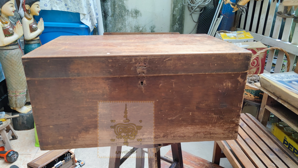 หีบไม้สักเก่า 2