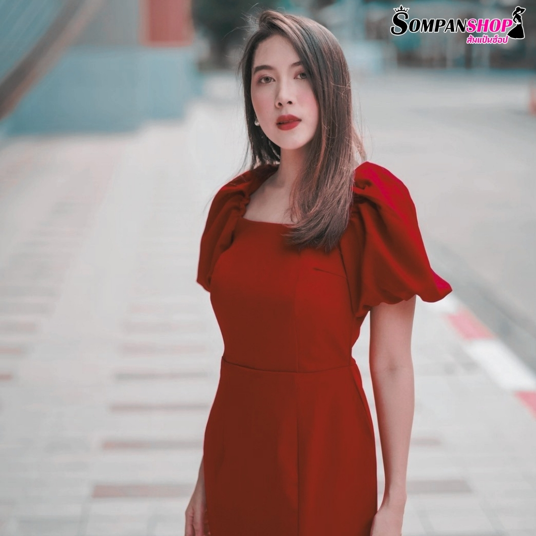 ชุดเดรสสั้นสีแดง แขนสั้นทรงบอลลูน ชุดทรงดินสอเข้ารูปสวย ดูผอม แนวเรียบๆ สวยเก๋ ดูดี ใส่ทำงาน ใส่ออกงาน ชุดไปงานแต่งงาน