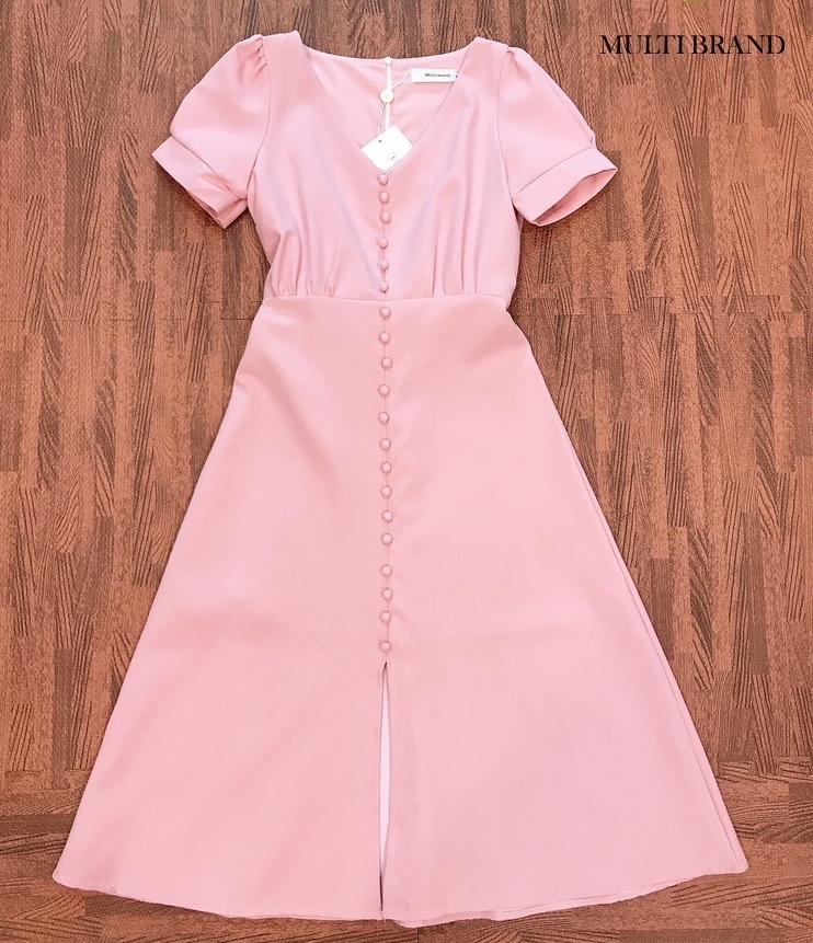 ชุดเดรสยาวสีชมพู