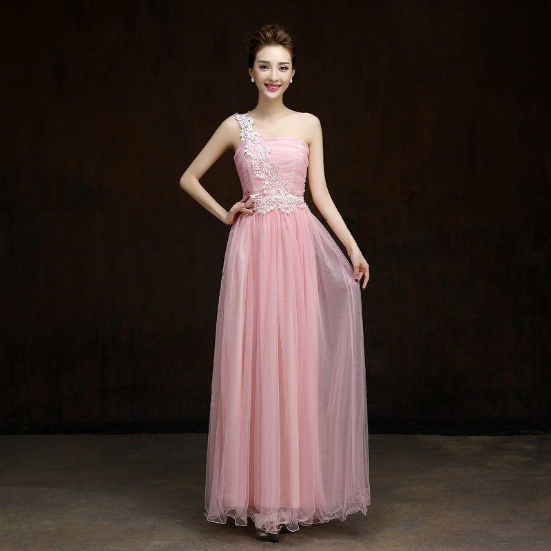 ชุดราตรียาวสีชมพู ไหล่เฉียงแต่งลูกไม้ กระโปรงยาว สวยหวาน เหมาะสำหรับใส่ออกงาน ไปงานแต่งงาน เพื่อนเจ้าสาวธีมสีชมพู