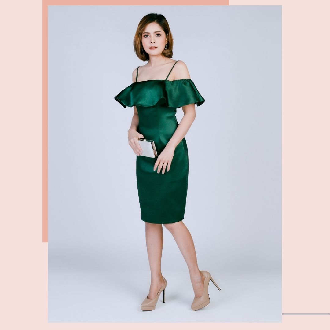 ชุดราตรี ชุดออกงาน ชุดไปงานแต่งงานสีเขียว ทรงเข้ารูป แต่งระบายปิดต้นแขน เรียบหรู สวยหรูดูแพง