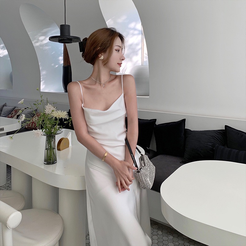 ชุดเดรสยาวสีขาว สายเดี่ยว คอถ่วง แฟชั่นชุดใส่เที่ยวทะเล ไอเดียชุดแต่งตัวไปเที่ยวทะเล ใครมีแพลนไปทะเลแต่ยังไม่ได้หาชุดต้องดู