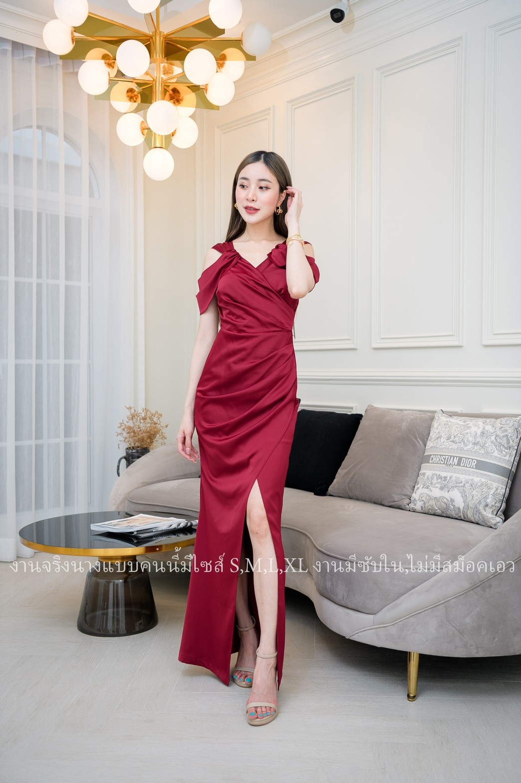 ชุดเดรสออกงานสีแดง เดรสยาวปิดไหล่ เรียบ หรู ดู แพง ใส่ได้ทั้งงานกลางวัน งานกลางคืน เพื่อนเจ้าสาว งานราตรี