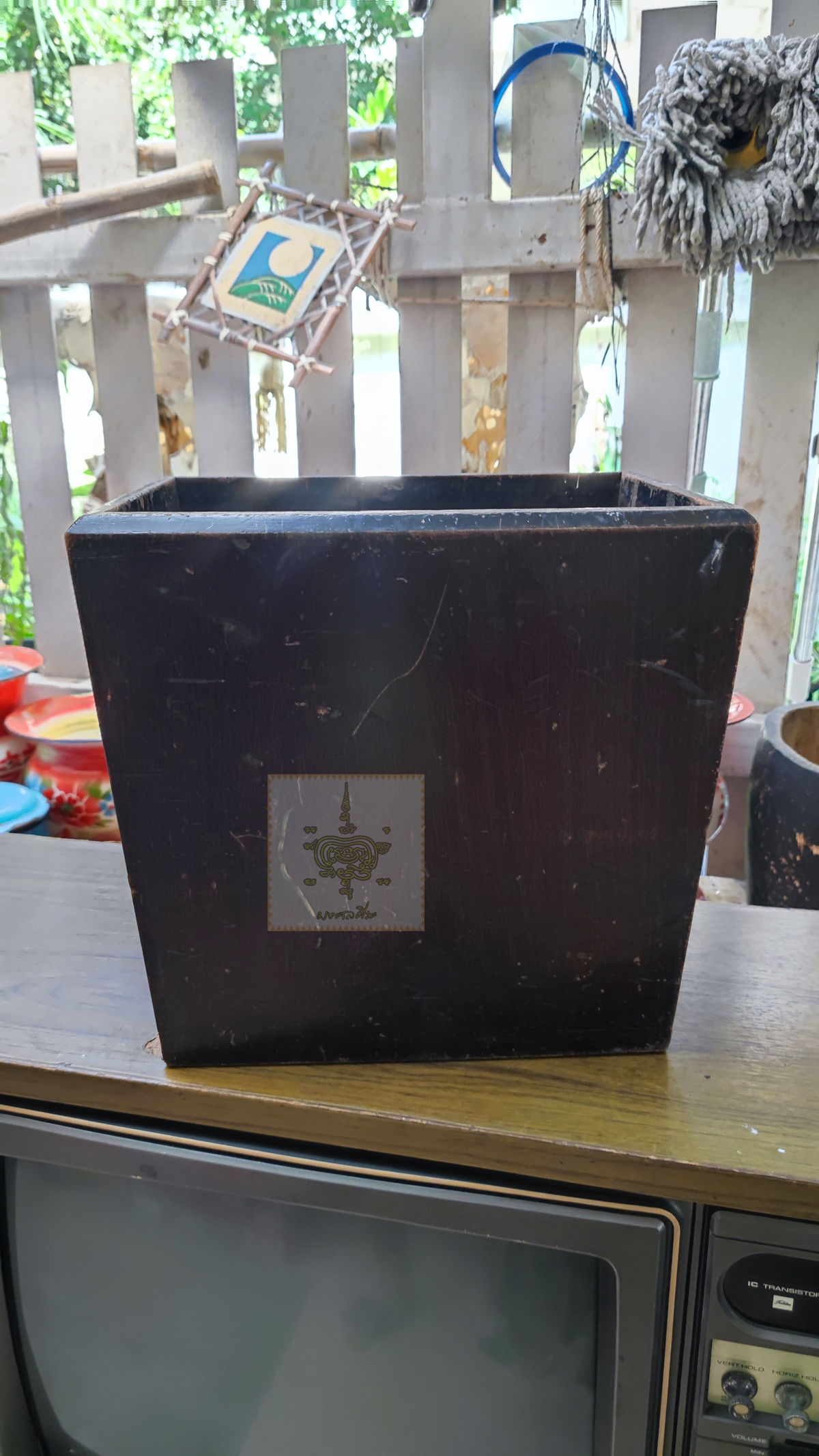 ถังขยะไม้งานโบราณ