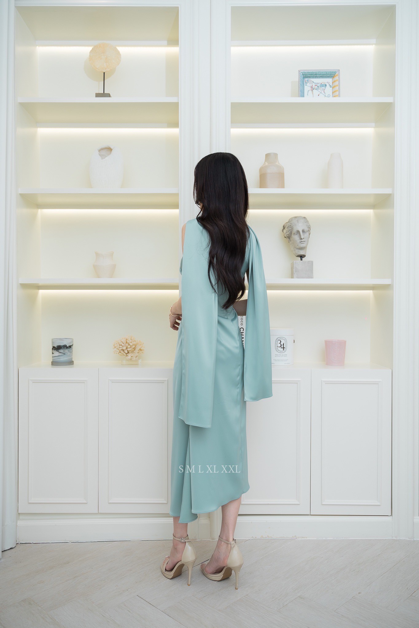 ชุดเดรสสั้นแขนกุด มาพร้อมผ้าคลุมไหล่สวยเก๋ ชุดไปงานแต่งงาน ชุดออกงาน ชุดเพื่อนเจ้าสาว