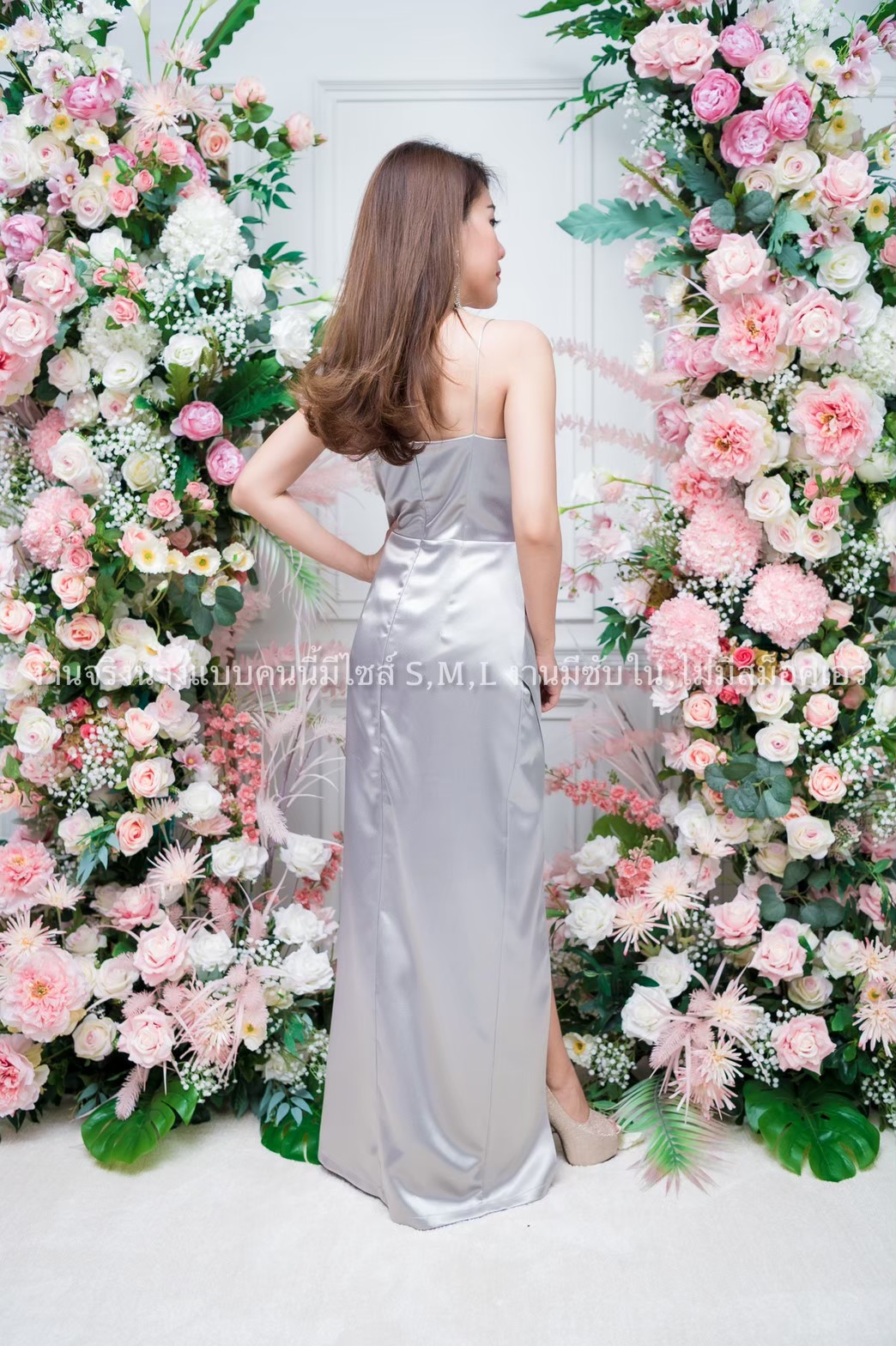 ชุดไปงานแต่งงานสีเทา สายเดี่ยว เอวจีบข้าง แนวเรียบหรู สวยดูดีมากๆ ใส่ไปงานแต่งงาน ออกงานราตรี