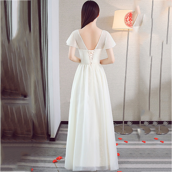 ชุดราตรียาวสีครีมเบจ แขนสั้น ลุคเรียบๆ สวยสง่า ดูดี