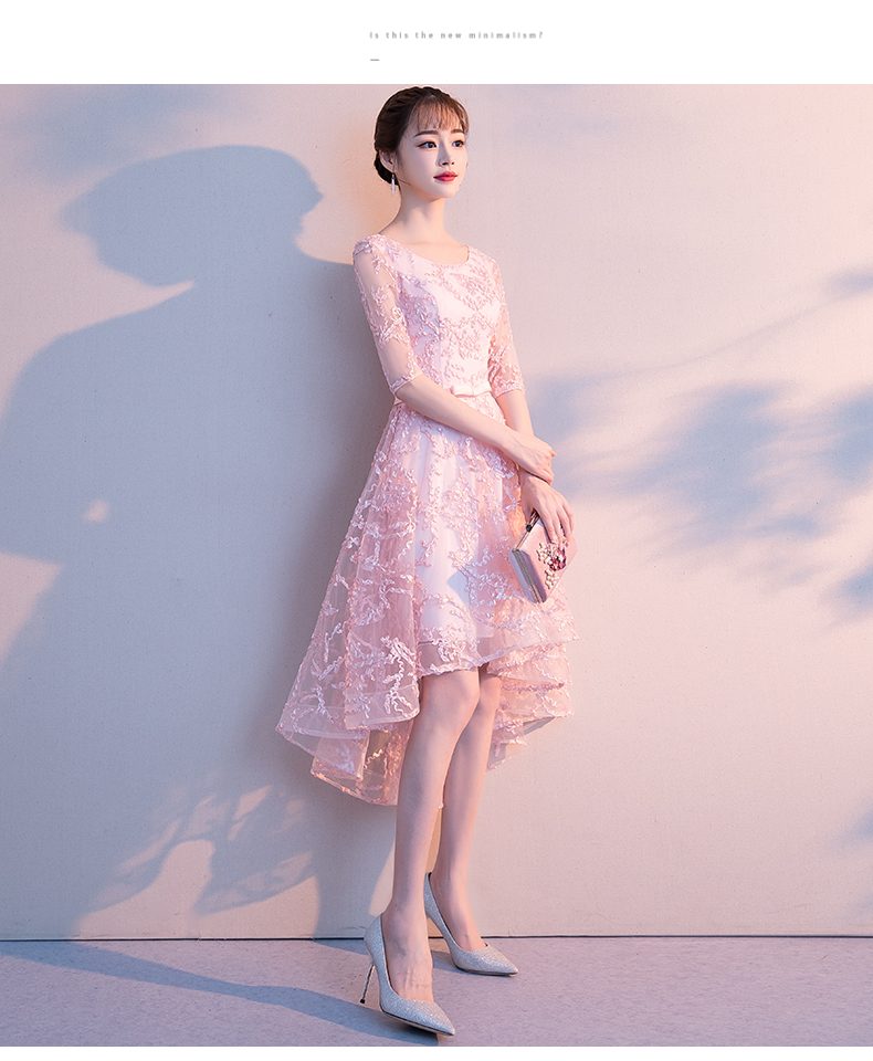 ชุดออกงานราตรียาวสีชมพู ผ้าลูกไม้ปักนูน แขนสามส่วน กระโปรงทรงบานหน้าสั้น-หลังยาว