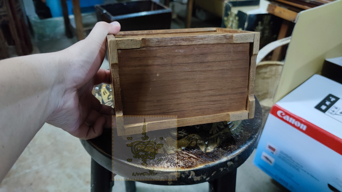 กล่องไม้ หน้ากระจกเก่า