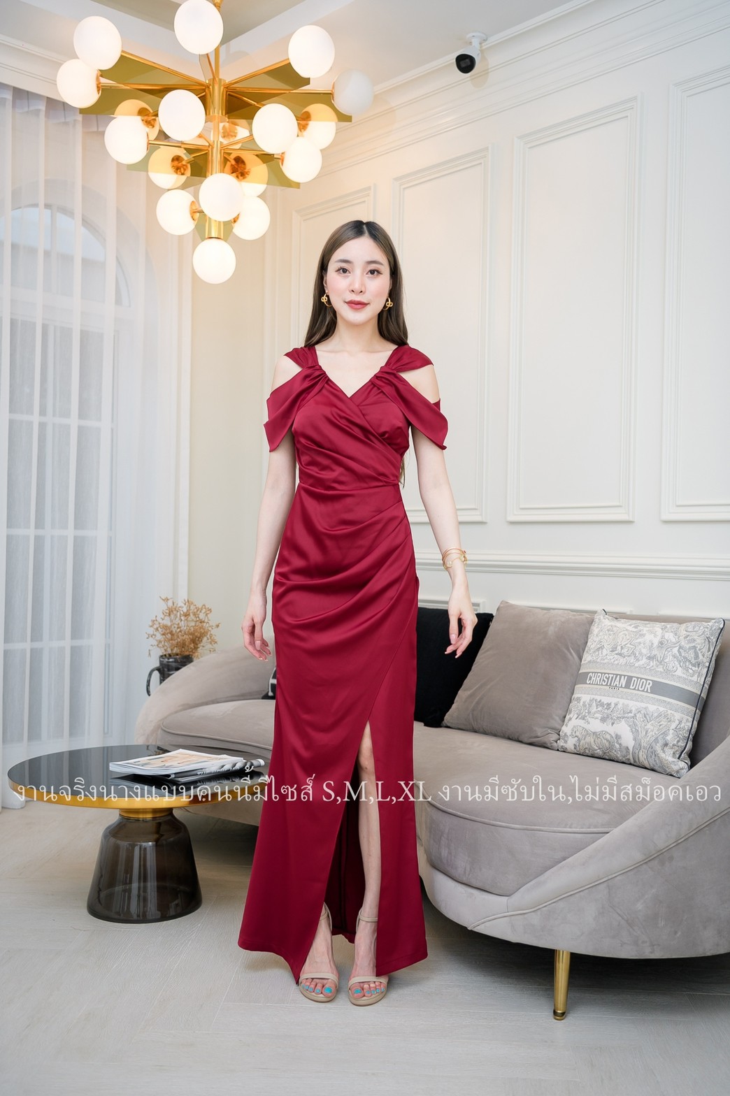 ชุดเดรสออกงานสีแดง เดรสยาวปิดไหล่ เรียบ หรู ดู แพง ใส่ได้ทั้งงานกลางวัน งานกลางคืน เพื่อนเจ้าสาว งานราตรี