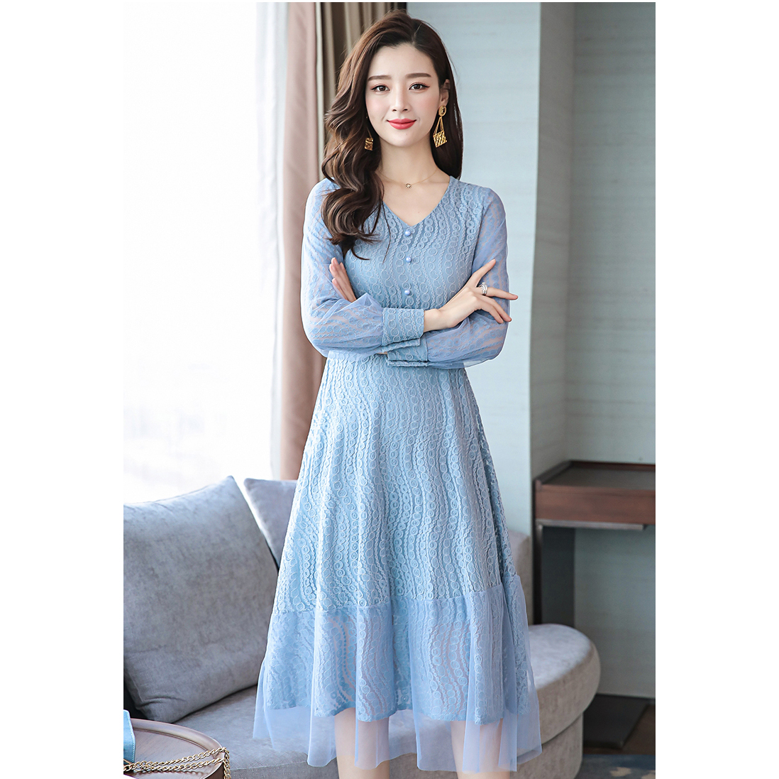 ชุดเดรสยาวสีฟ้าอมเทา ผ้าลูกไม้ แขนยาว กระโปรงบาน เป็นแฟชั่นชุดกระโปรงแบบสวยๆน่ารัก ใส่เป็น ชุดเดรสไปงานแต่งงาน ชุดแซกออกงาน ชุดเดรสทํางาน ชุดเดรสคนอ้วน ชุดทํางานสาวออฟฟิตเกาหลี คนอ้วนสาวอวบก็ใส่ได้