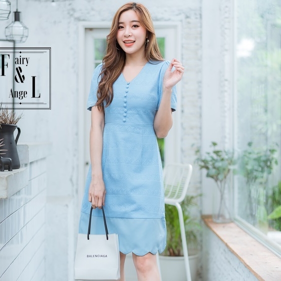 ชุดเดรสสั้นสีฟ้า ผ้าลูกไม้ แนวเรียบ สวยหวาน ใส่ทำงาน ใส่ไปงานแต่งได้
