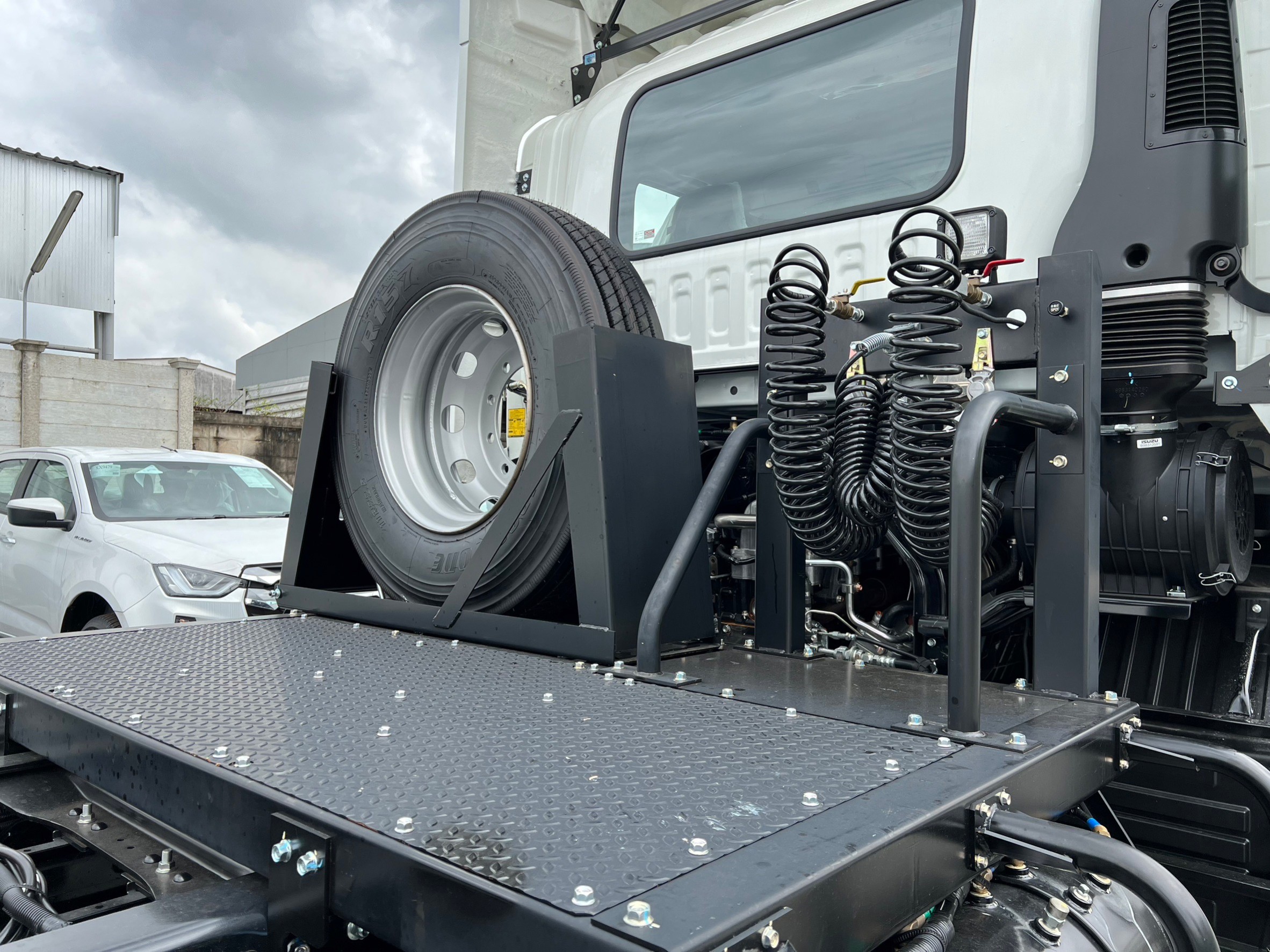 ISUZU GXZ THE ROCK (หัวลาก 10 ล้อ 2 เพลา) หัวแชสซี (Chassis)