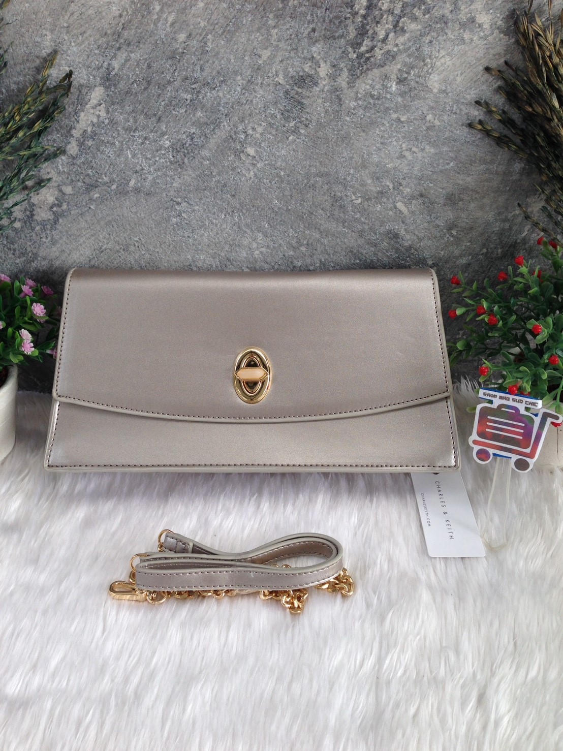 CHARLES&KEITH FRONT FLAP TURN LOCK CLUTCH