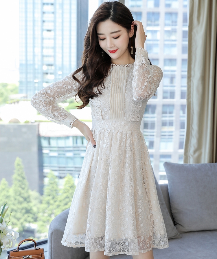 ชุดเดรสสั้นสีครีม ผ้าลูกไม้ แนวเรียบร้อย สวยหวาน น่ารักๆ