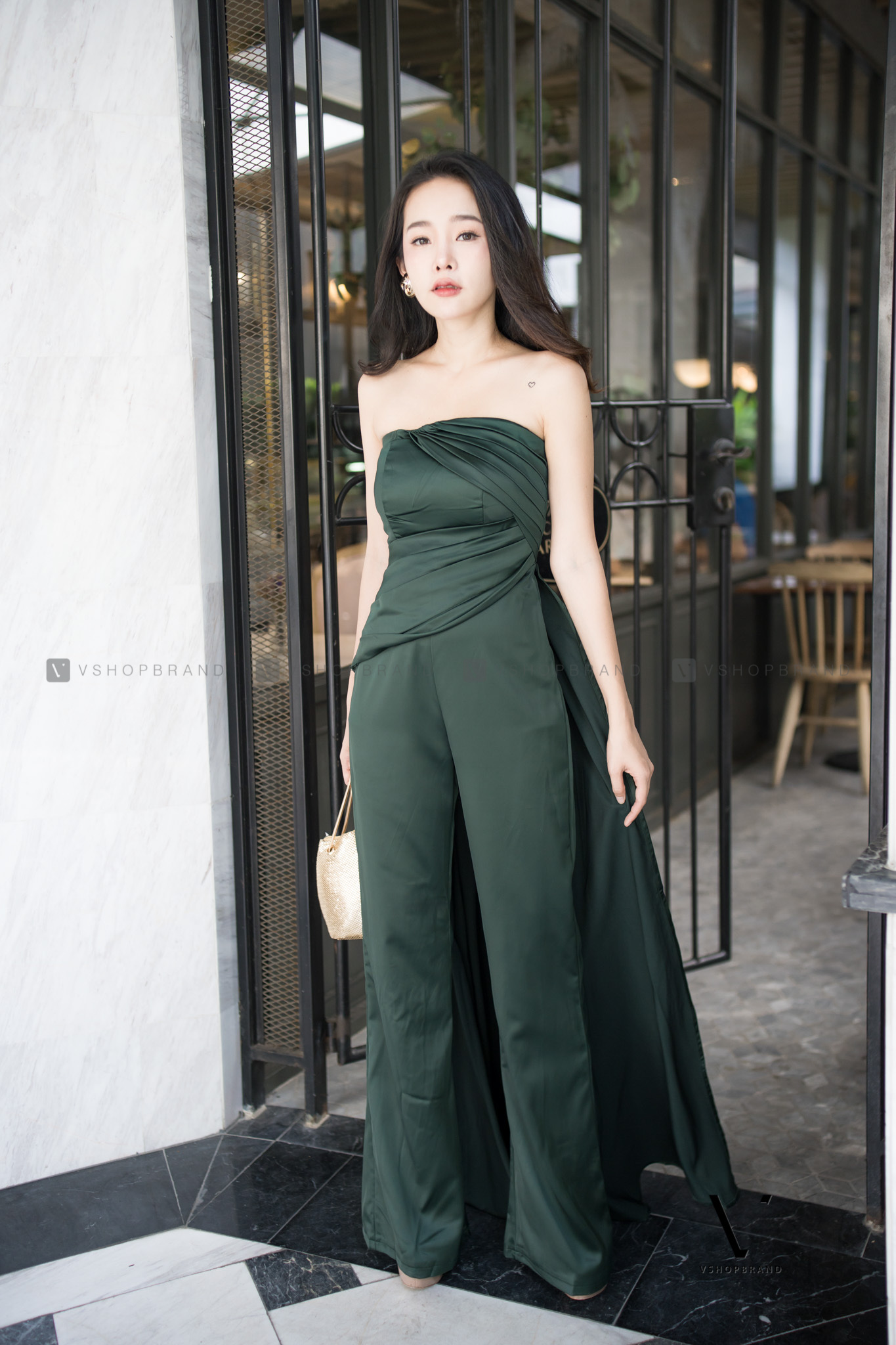 ชุดออกงานยาวสีเขียวมรกต แบบกางเกง เกาะอก กางเกงทรงบาบาน ลุคเรียบหรู สวยดูดีมากๆๆๆ