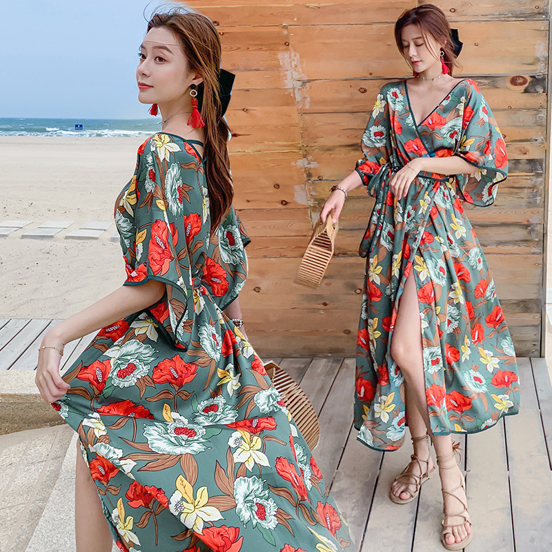 ชุดเที่ยวทะเล ชุดเดรสยาวสีเขียวลายดอกไม้ ทรงปล่อย แขนปีกค้างคาว