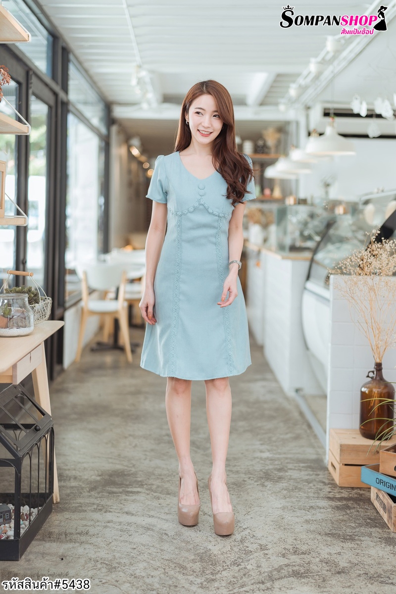 ชุดเดรสสั้นสีเทาอมฟ้า แขนสั้น กระโปรงทรงบาน แนวน่ารัก สวยดูดี