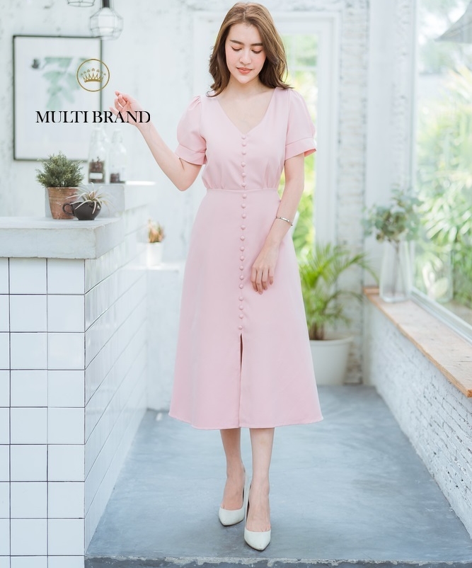 ชุดเดรสยาวสีชมพู