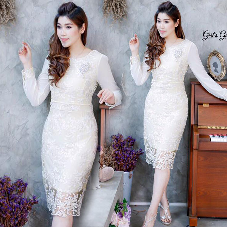 ชุดออกงาน/ชุดไปงานแต่งงานสีครีม สวยหรู เดรสสั้นลูกไม้ปักดิ้นทอง เข้ารูป แขนยาว