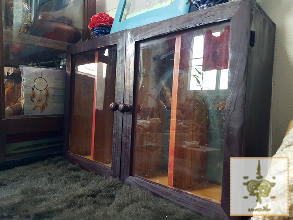 ตู้ไม้สักเก่า