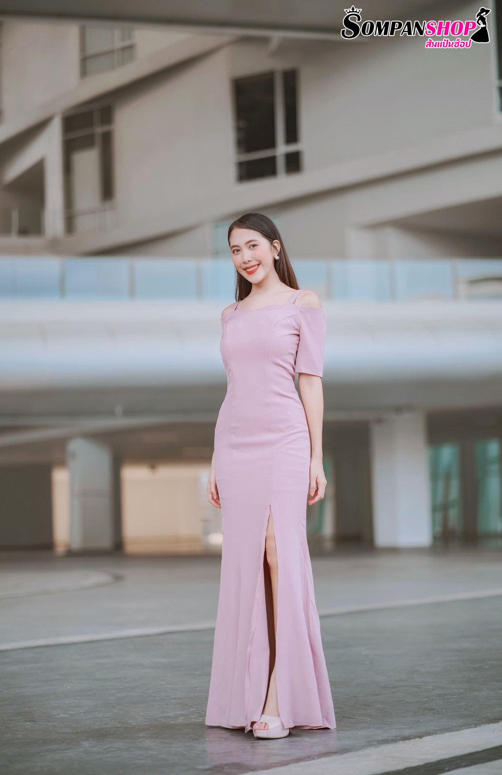 ชุดราตรี ชุดออกงาน ชุดไปงานแต่งงานสีชมพู เดรสยาวทรงสายเดี่ยวเปิดไหล่แขนสามส่วน แนวเรียบหรู สวยหรูดูแพง