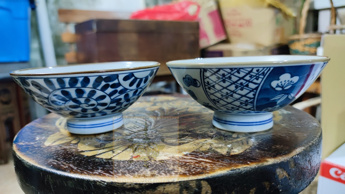 ถ้วยเซรามิกเก่า งานญี่ปุ่น 2 ใบ