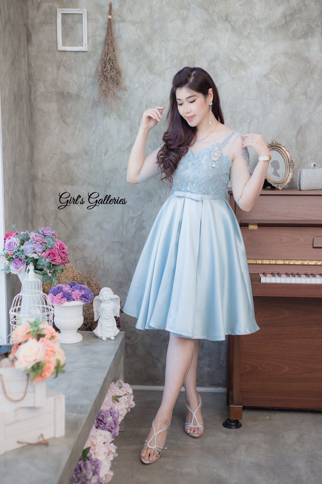 ชุดเดรสออกงานสีฟ้า ผ้าลูกไม้ + ผ้าไหมอิตาลี แนวเรียบหรู สวยหวาน สง่าสไตล์เจ้าหญิง เหมาะสำหรับใส่ออกงาน ไปงานแต่งงาน ชุดเพื่อนเจ้าสาว