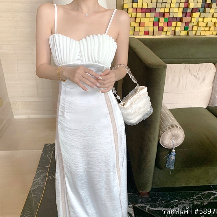 แม็กซี่เดรสยาวสีขาว สายเดี่ยว อกแต่งจีบ แบบสวย น่ารัก แฟชั่นชุดเดรสเที่ยวทะเล ใส่เดินเล่นริมทะเล ใส่ถ่ายรูปสวยๆ