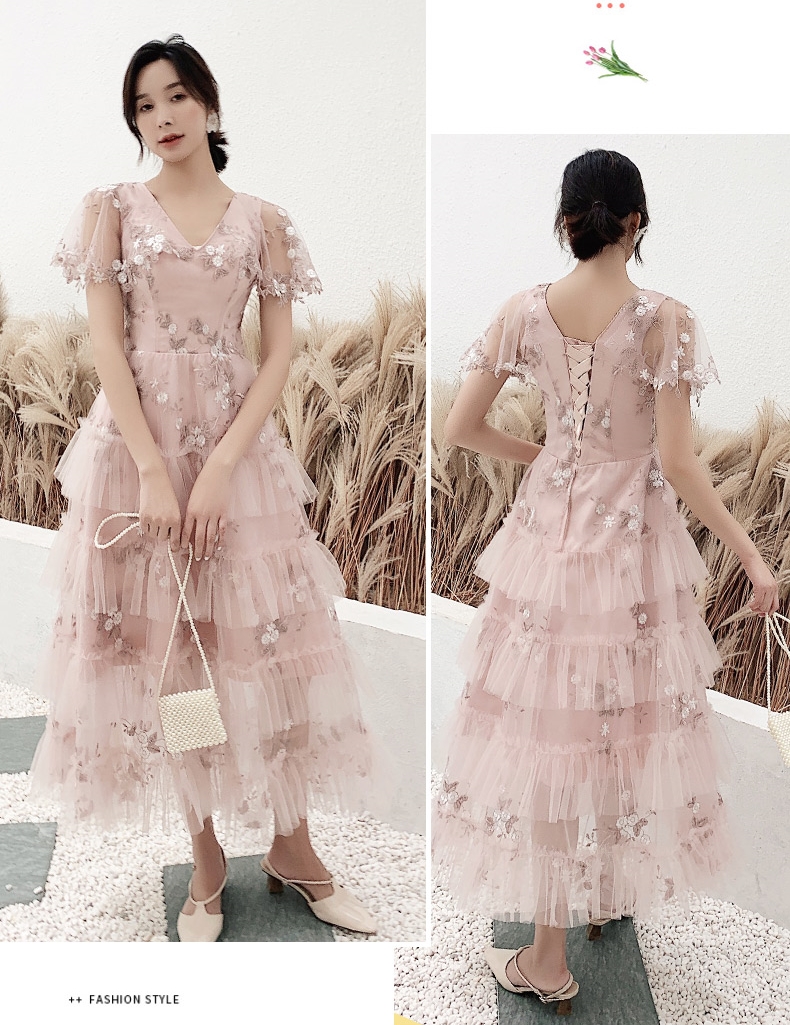 ชุดออกงานราตรียาวสีชมพู ปักลายดอกไม้ ทรงเปิดไหล่ กระโปรงยาวทรงขนมชั้น แนวสวยหวานน่ารักๆเจ้าหญิงๆ