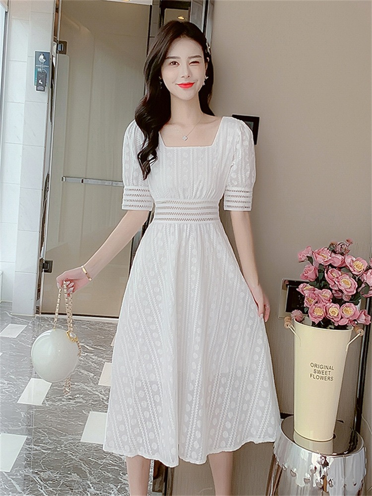 พร้อมส่ง !! ชุดเดรสสั้นสีขาว แขนสั้น ผ้าลูกไม้ฉลุ แนวเรียบร้อย สวยสุภาพ เรียบหรู