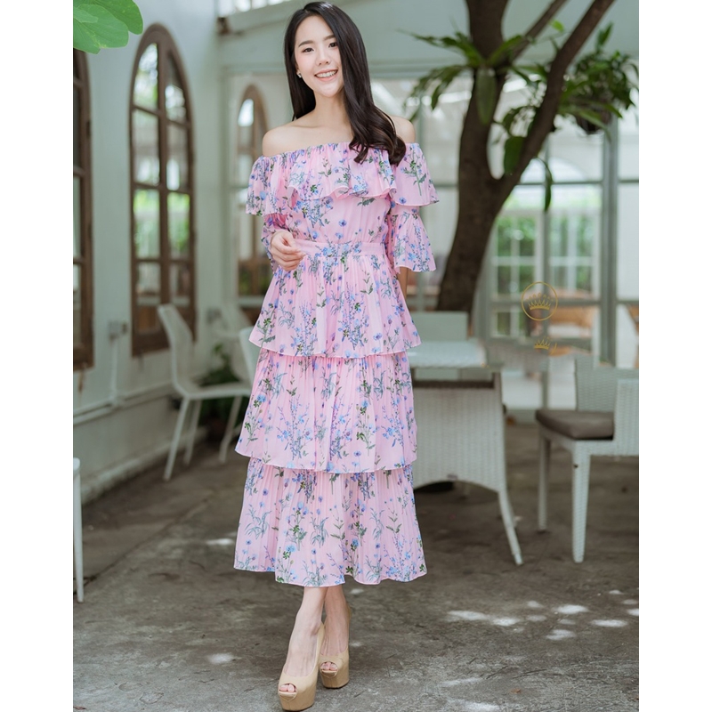 ชุดเดรสยาวสีชมพูลายดอกไม้ เปิดไหล่ ผ้าชีฟองอัดพลีท แนวสวยหวาน น่ารัก ฟรุ่งฟริ้ง