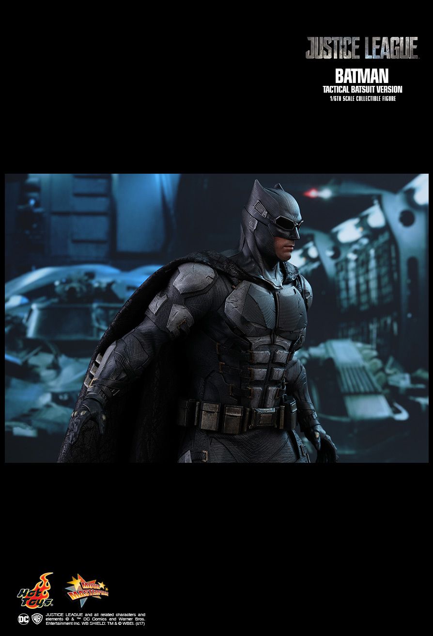 HOT TOYS 1/6 BATMAN (TACTICAL BATSUIT VERSION)