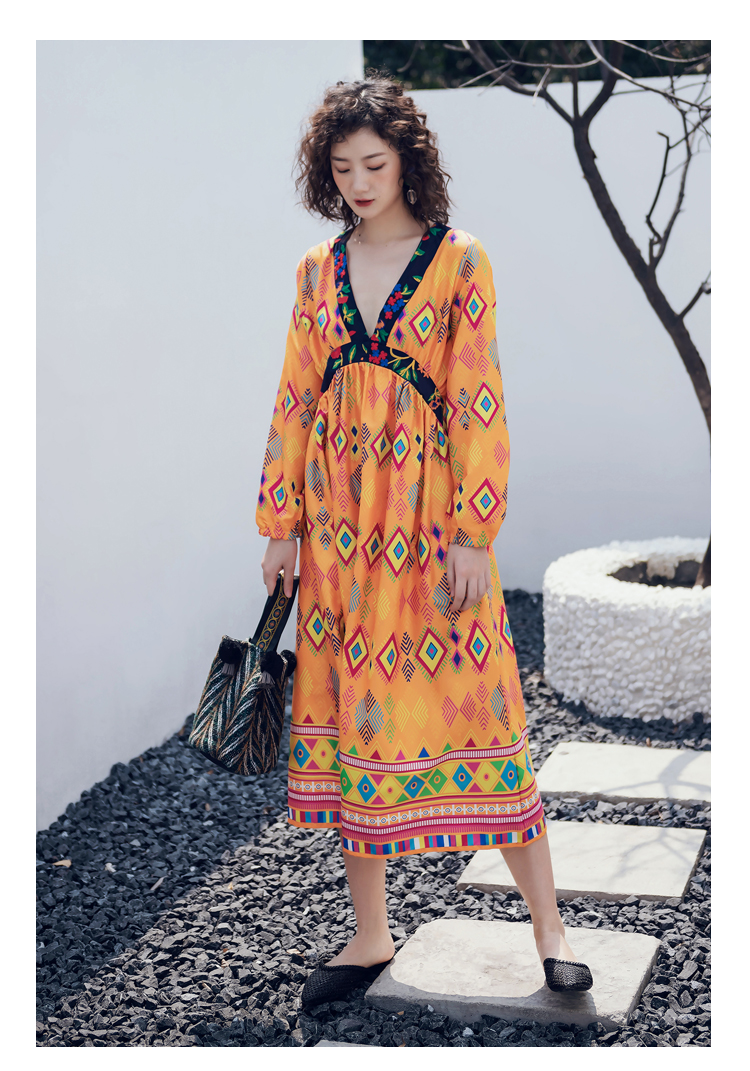 ชุดเดรสยาวสีเหลืองลายโบฮีเมียน แฟชั่นเที่ยวทะเลสวยๆ ชุดเดินเล่นริมทะเล