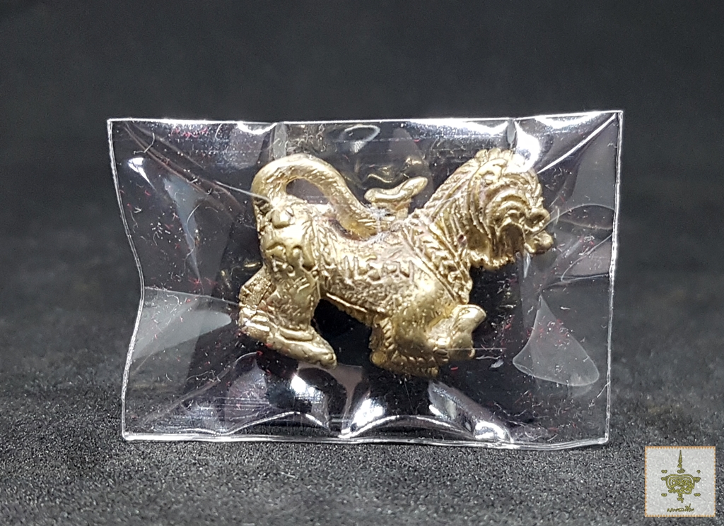 สิงห์รุ่นแรก หลวงปู่แย้ม วัดตะเคียน ปี 2541 เนื้อนวโลหะ