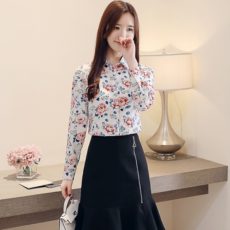 เสื้อเชิ้ตผู้หญิงสีขาว แขนยาว ผ้าชีฟอง ลายดอกไม้ คอปก กระดุมหน้า