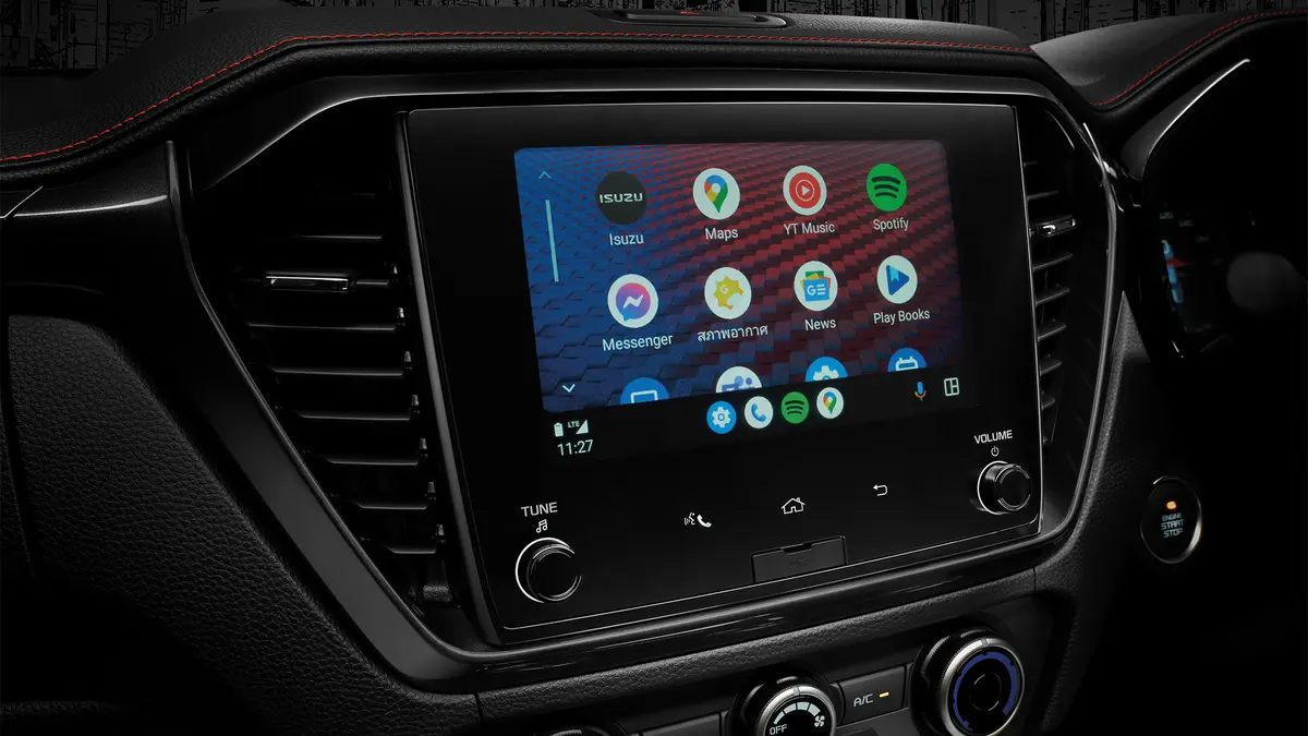 hi-lander-interior-2-infotainment-display-desktop